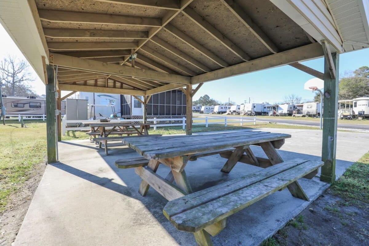 2Br Pet Friendly Home In Sneads Ferry With Parking Exteriör bild
